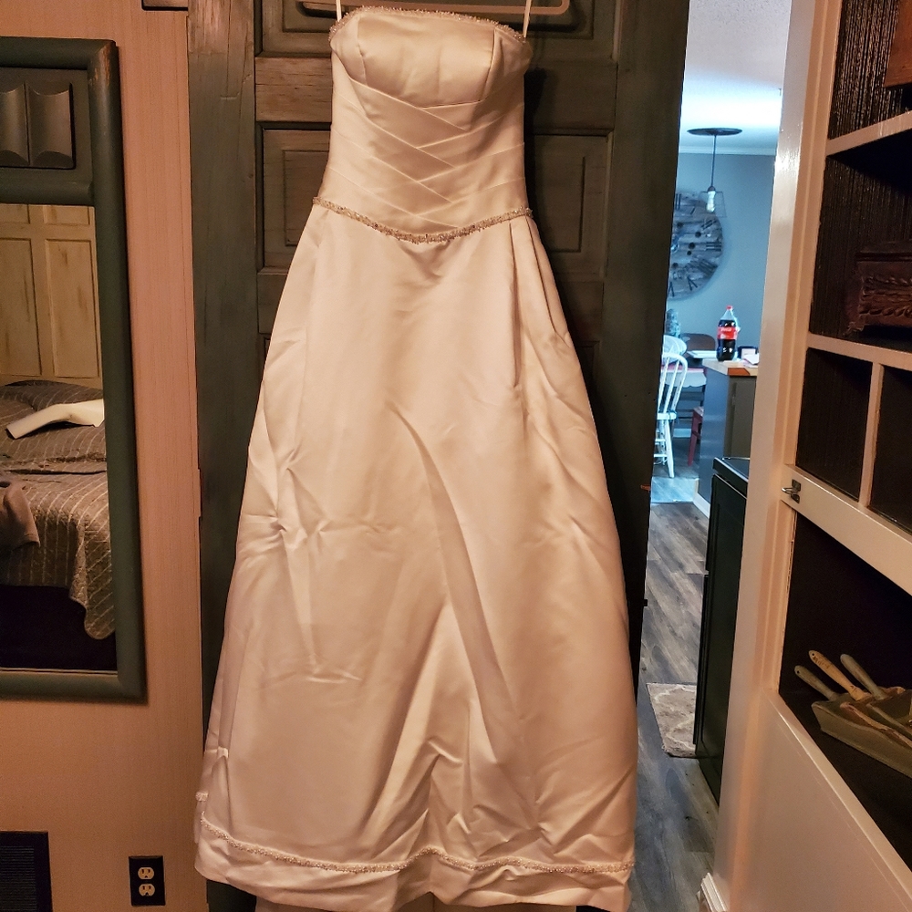 Size 4/ Lana Bisset/Ivory Strapless Wedding Dress